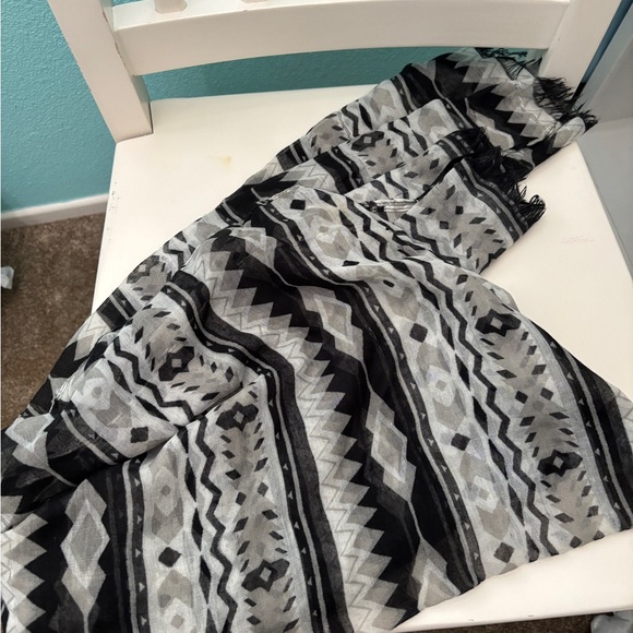 A Collection of stylish scarves! - Picture 1 of 5